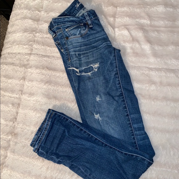 American Eagle Outfitters Ripped Jeans! - Picture 2 of 4
